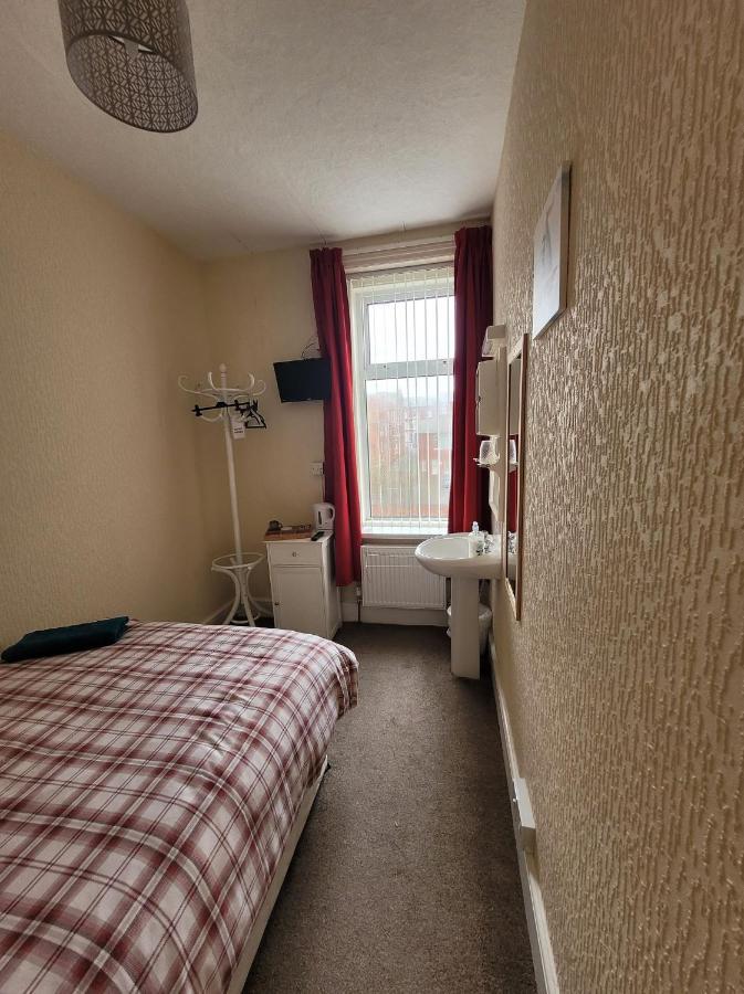 The Clevedon Bed & Breakfast Blackpool Exterior photo