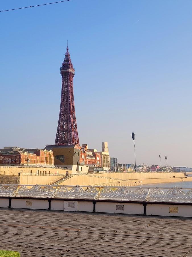 The Clevedon Bed & Breakfast Blackpool Exterior photo