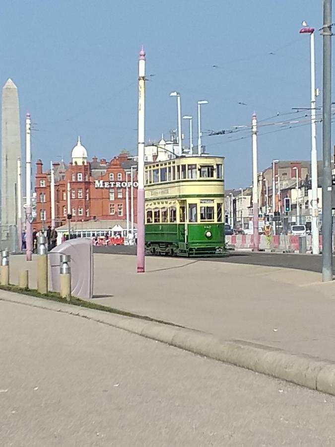 The Clevedon Bed & Breakfast Blackpool Exterior photo